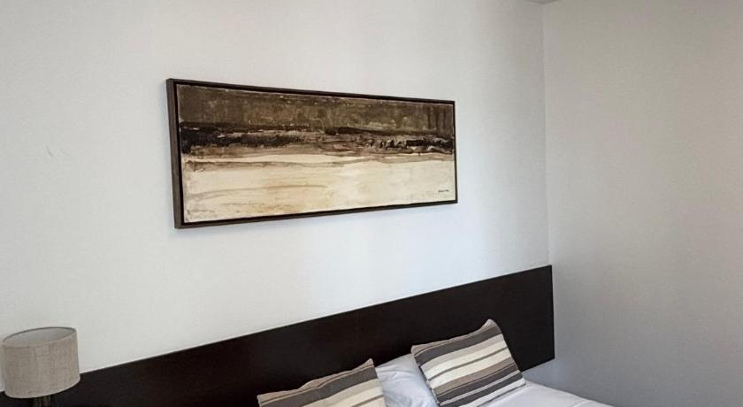 Imagem de Four-Bedroom Royal Family Room 12