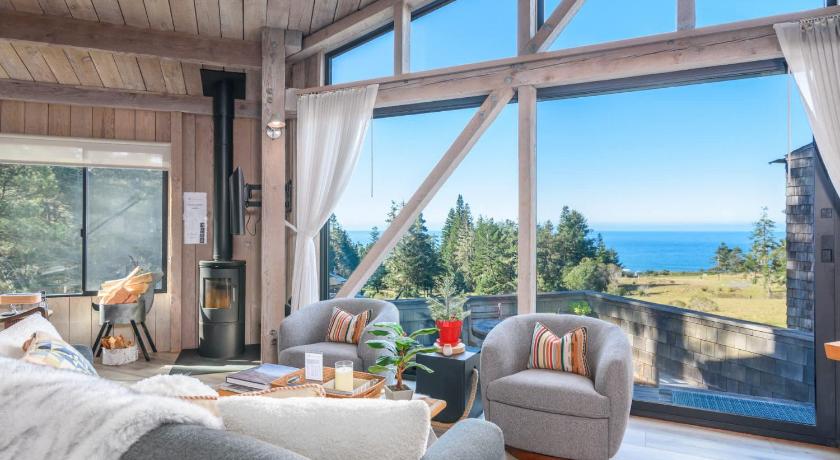 Architectural Treasure - Private Hot Tub