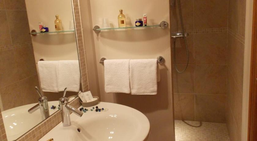 Image of Suite with Mountain View 2
