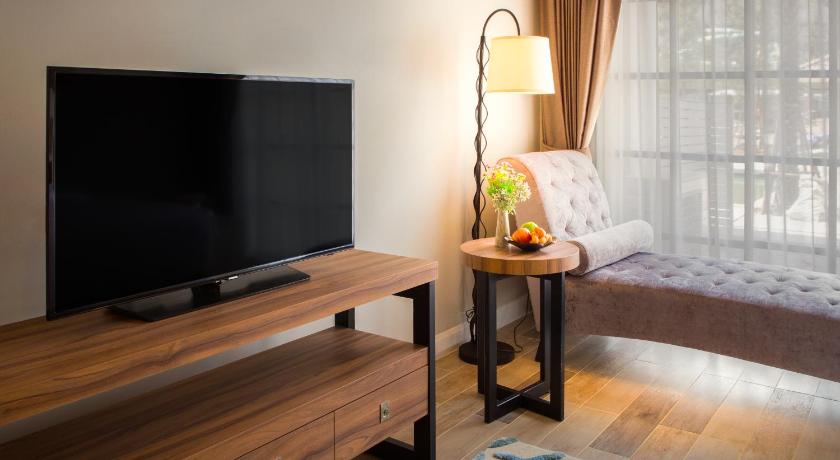 Image of Deluxe Twin Mountain View 6