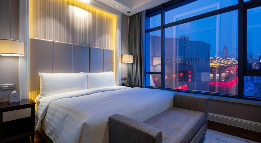 Image of 1 King and 1 Queen Bed Family Residence 3