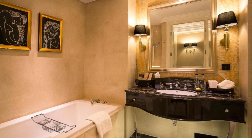 Image of Premier Smoking Room 7