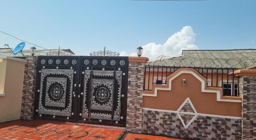 Luxury & Secured 3 Bedroom House with 24 Hours Solar Light