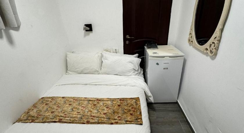 Image of Budget Double Room 5