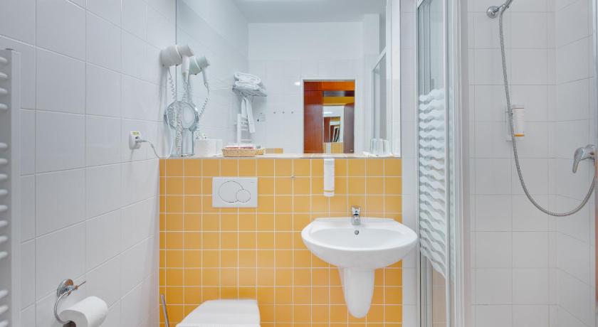 Image of Triple Room with Access to Wellness 2
