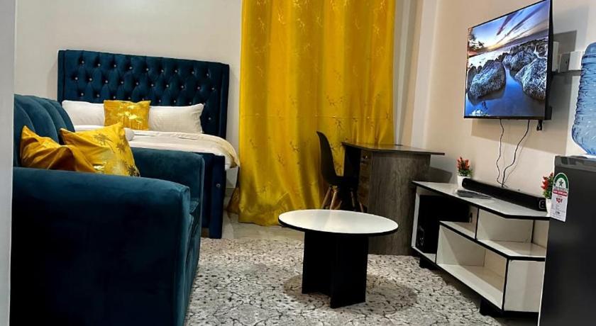 Gee Kamakis Airbnbs