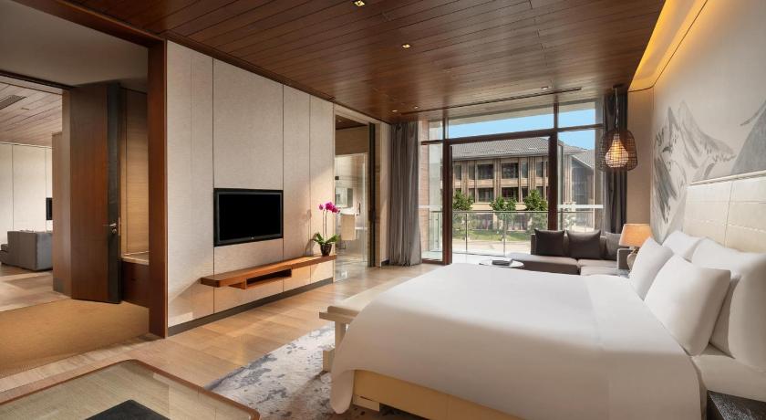 Image of Lake View Suite 3