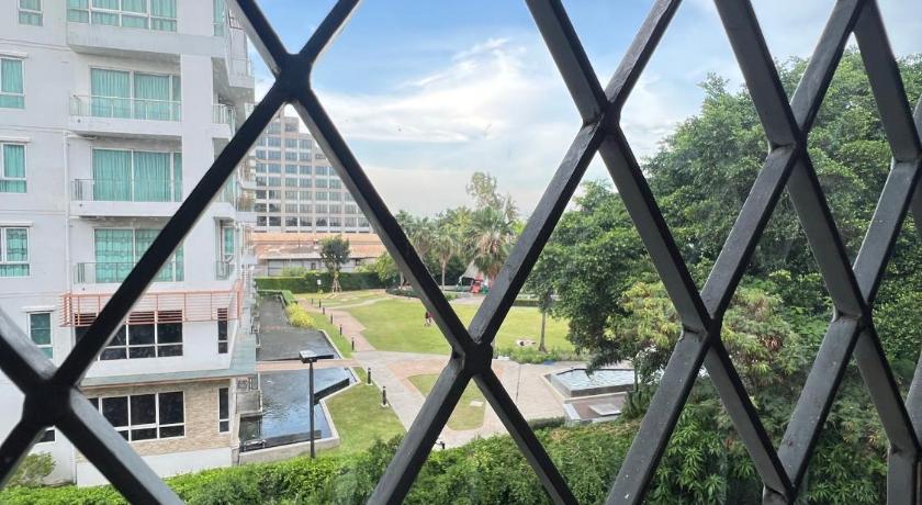 Bangkok The Cage Suites 3-Star Hotel pool