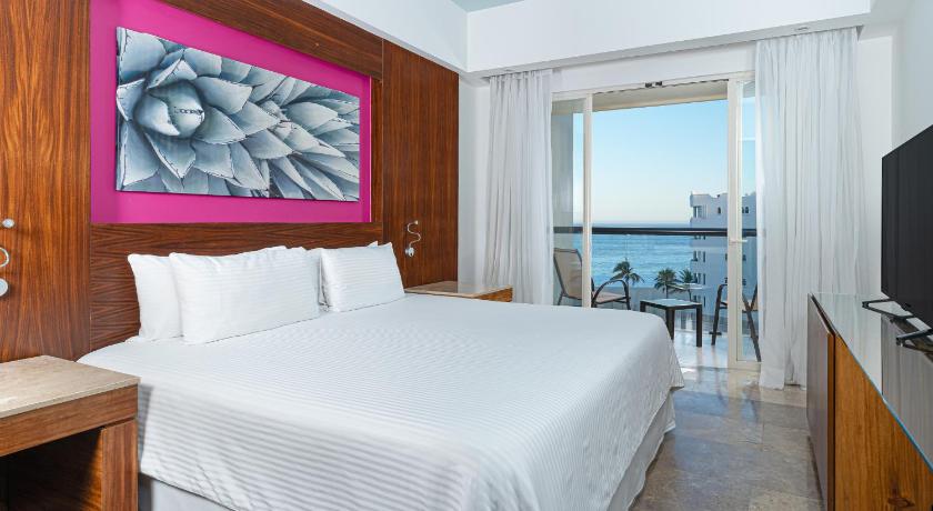 Image of Junior Suite Ocean View King 7