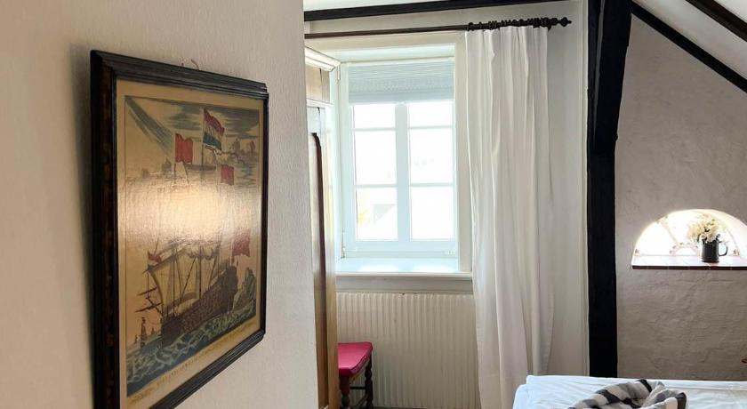 Image of Apartment 11