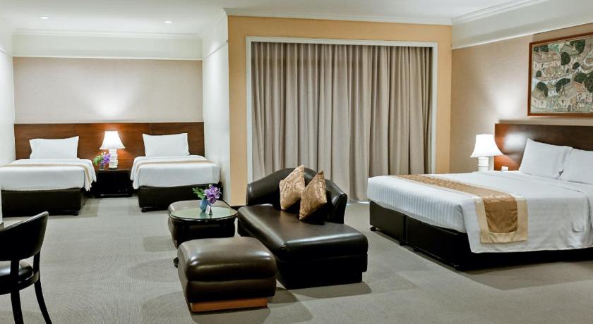 Image of Superior Family Room 8