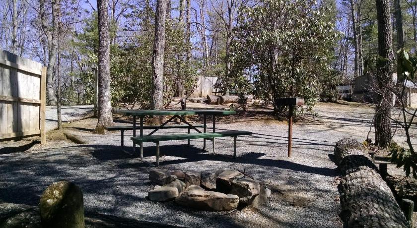 Linville Falls Linville Falls Campground, RV Park, and Cabins 4-Star Accommodation suite