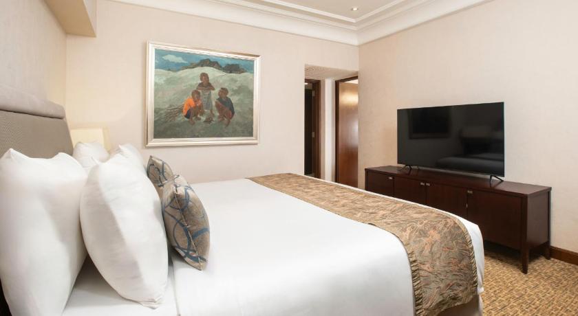 Image of Ambassador Suite 8