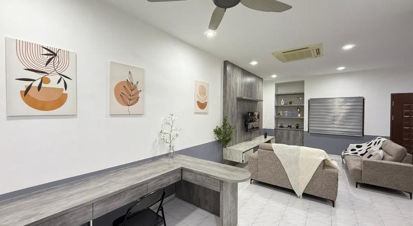 クアンタン YOLO5 3BR 12PAX CentralTown Netflix 2つ星 ゲストハウス 客室