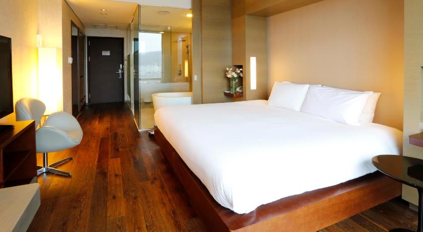 Image of Executive Room, 1 King Size Bed 3