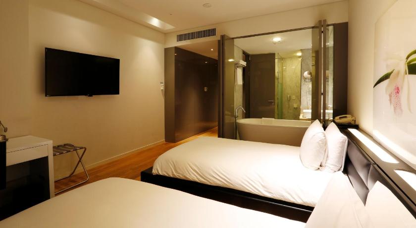 Image of Deluxe Room, 2 Single Size Beds 3