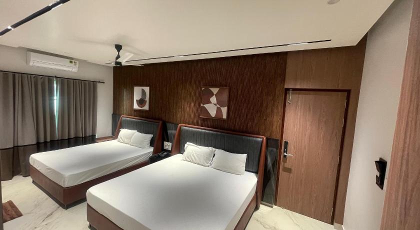 Image of Suite - 4 Adults, City view 0