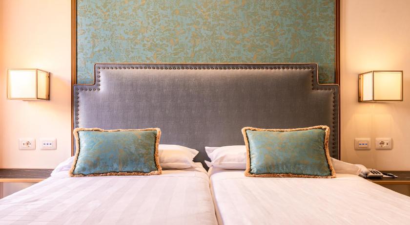 รูปของห้องสุพีเรียร์เตียงใหญ่หรือเตียงแฝด (Superior Double or Twin Room) 6