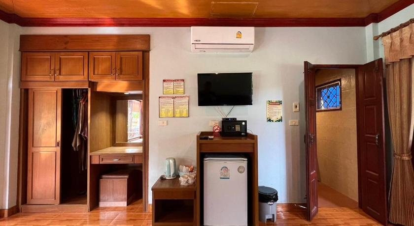 Image of Riverfront Family Room 16