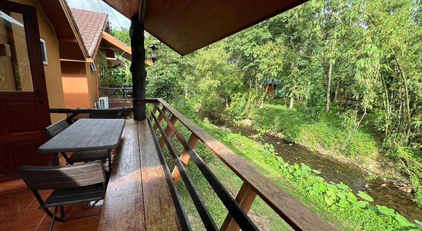 Image of Riverfront Family Room 8
