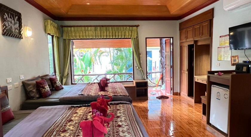 Image of Riverfront Family Room 3