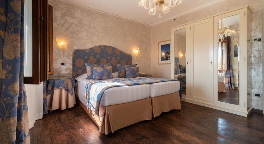 รูปของคลาสสิก เตียงใหญ่หรือเตียงแฝด (Classic Double or Twin Room) 0