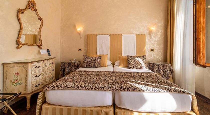 รูปของคลาสสิก เตียงใหญ่หรือเตียงแฝด (Classic Double or Twin Room) 5
