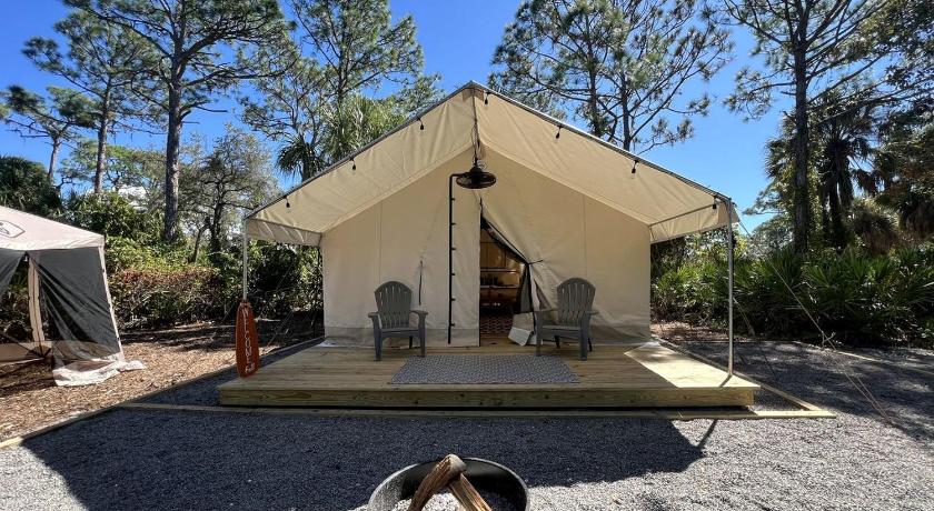 鱼鹰 (FL) Charming Secluded Tented Cabin in Sarasota, Florida 2星级 住宿 客房