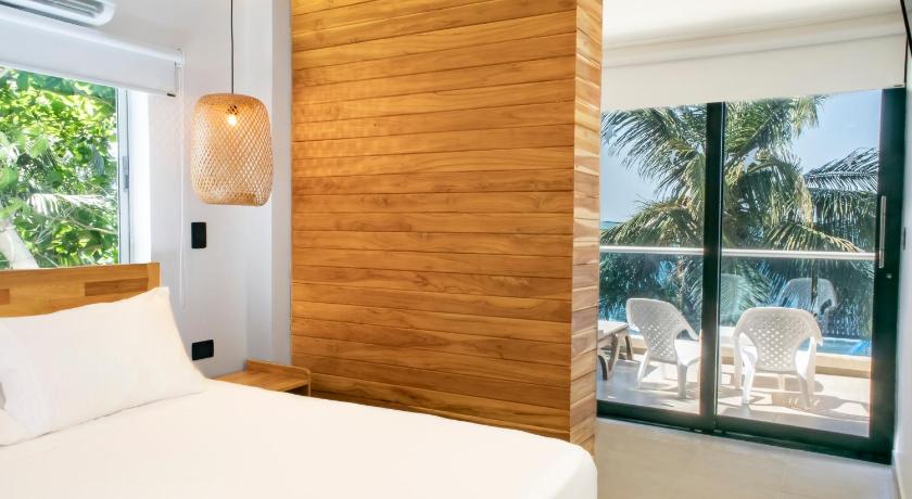 Image of Double Room with Balcony and Sea View 1