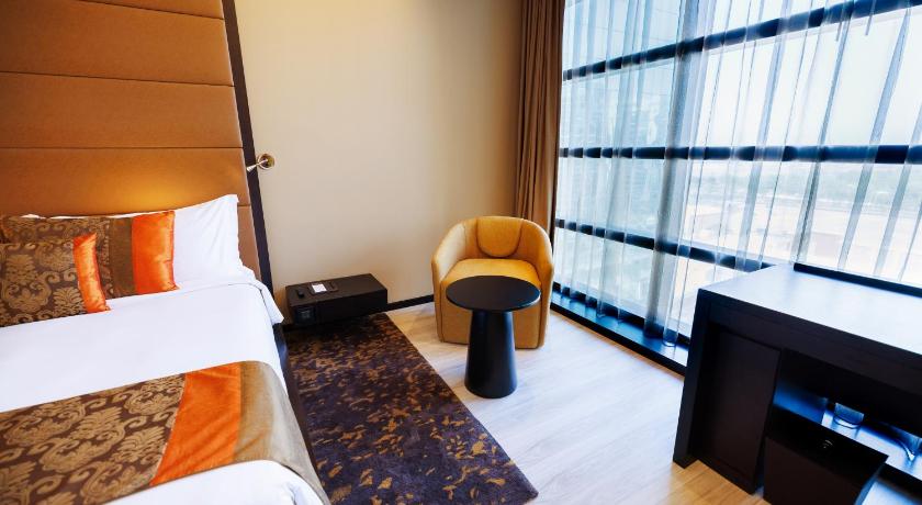 Image of Executive Double Room - Smoking 10