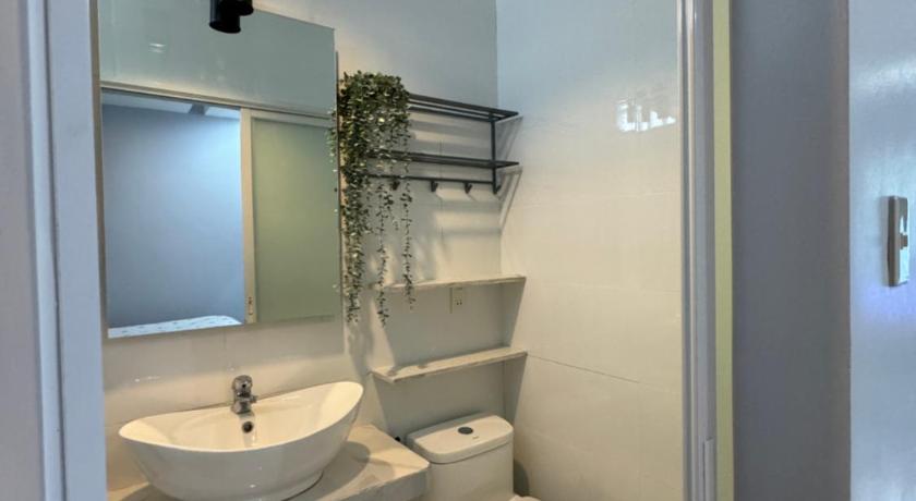 Image of Suite with Pool View 11