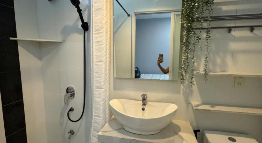 Image of Suite with Pool View 2