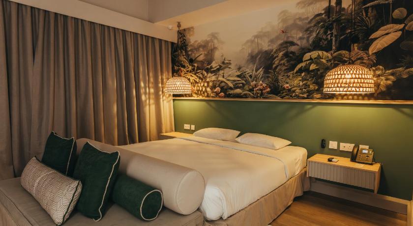Image of Deluxe Beachfront Room 6