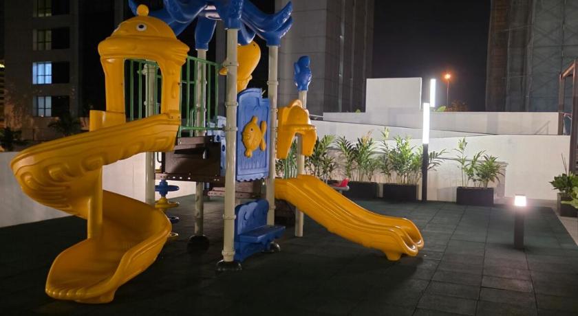 Kuching Cozy Modern Homestay@ Kenny Hill Residences 3R2B 5-Star Single Room pool