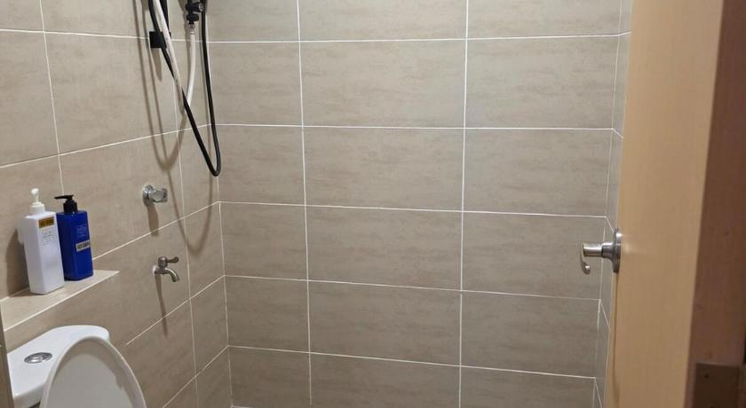 Kuching Cozy Modern Homestay@ Kenny Hill Residences 3R2B 5-Star Single Room restaurant