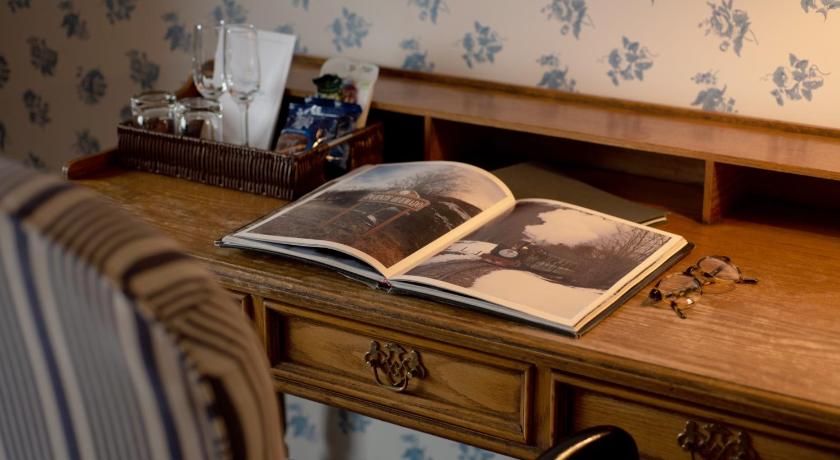 Image of Junior Suite with Canal View 3