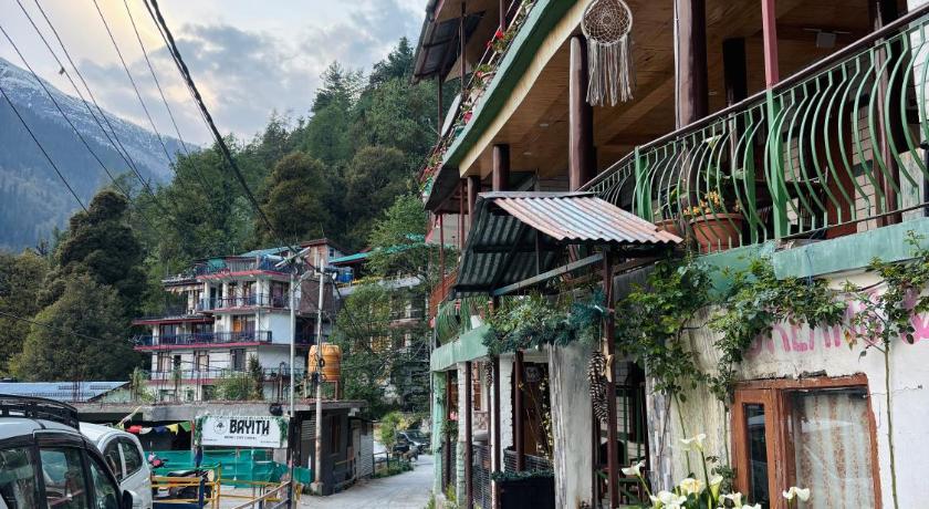 Sharda House – Manali, PA
