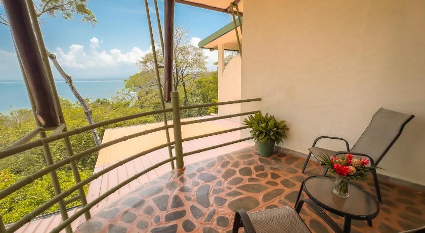 Image of Deluxe Comfort Suite with Ocean View 1