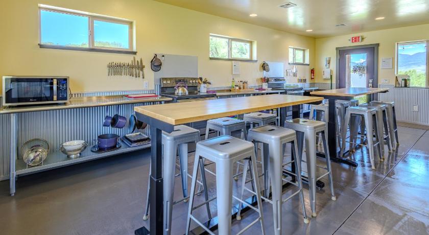 Emigrant Tiny Town Campground 4-Star Accommodation lobby