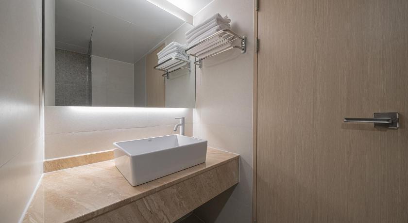 Image of Deluxe Twin 14