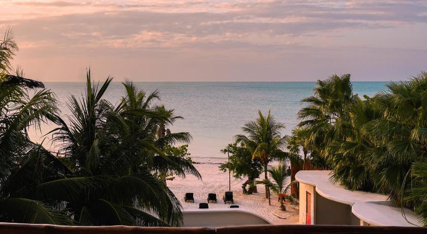 Beachfront Hotel Boutique DK