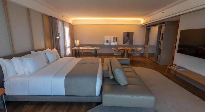 Image of Deluxe Suite 6