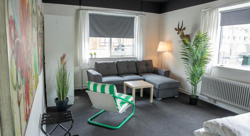 Image of Family Room 0
