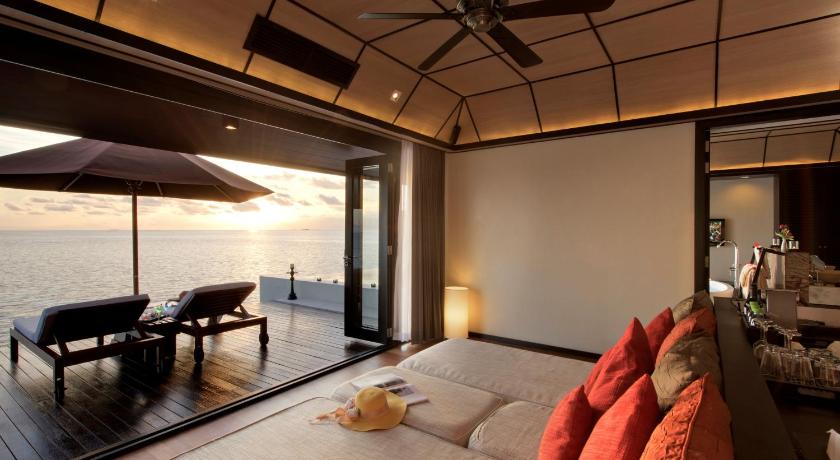 Afbeelding van Sunset Water Suite met privézwembad - Gratis drijvend ontbijt (eenmaal per verblijf) voor boekingsdata vanaf 10 februari 2026 en verblijfsdata van 11 april tot en met 30 september 2026 (Sunset Water Suite with Private Pool - Complimentary Floating Breakfast (once per stay) for book dates, 10th FEB 2026 onwards, and stay dates 11 April to 30 September 2026) 1