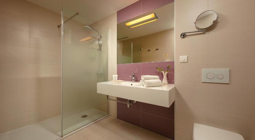 Image of Suite with Balcony and Sea View 4