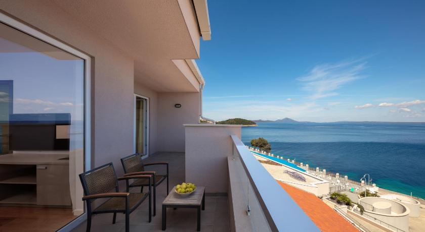 Image of Suite with Balcony and Sea View 3