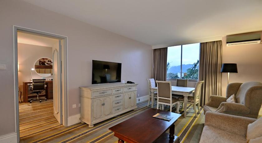 Image of 1 King Suite Mountain View 14