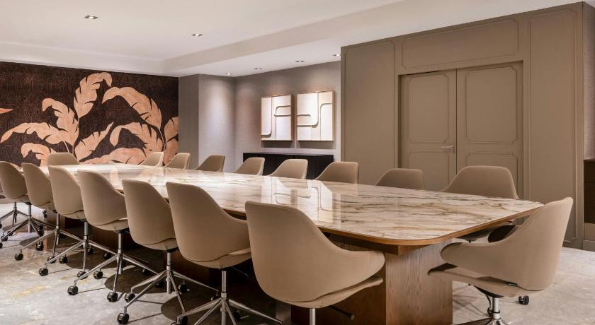 セビリア AC Hotel Ciudad de Sevilla 4つ星 ホテル ロビー