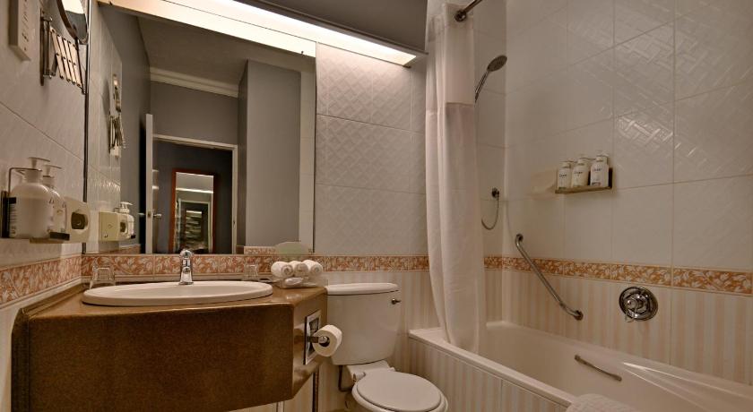 รูปของห้องมาตรฐาน 2 เตียงใหญ่ ปลอดบุหรี่ (2 Double Beds Standard Non Smoking) 16