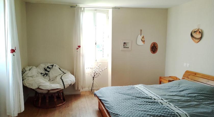 卡斯泰克斯-埃特-阿尔曼迪厄 Gite ferme equestre avec piscine 4星级 单人房 餐厅